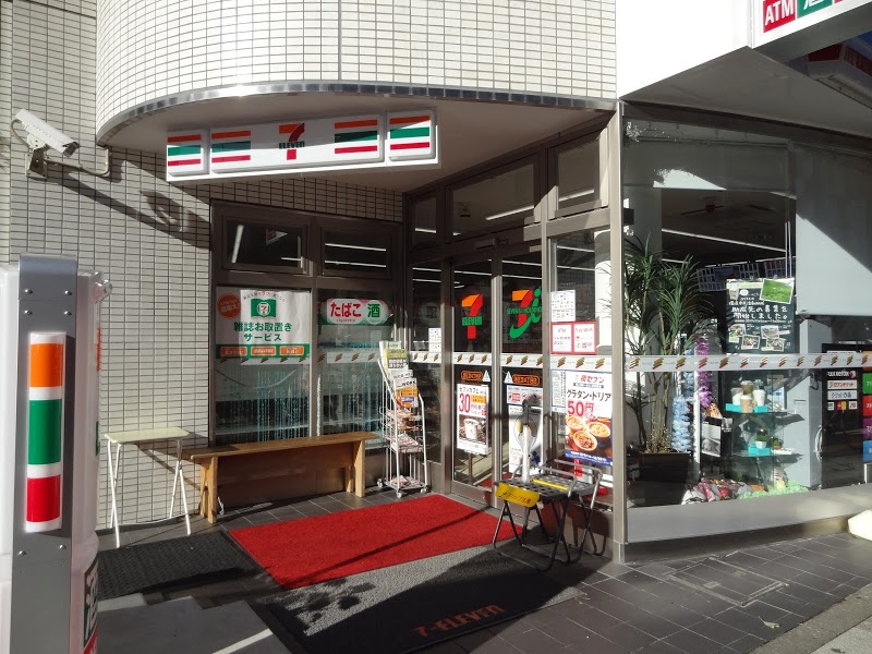 コンビニ　セブンイレブン港区芝4丁目店（コンビニ）まで221m