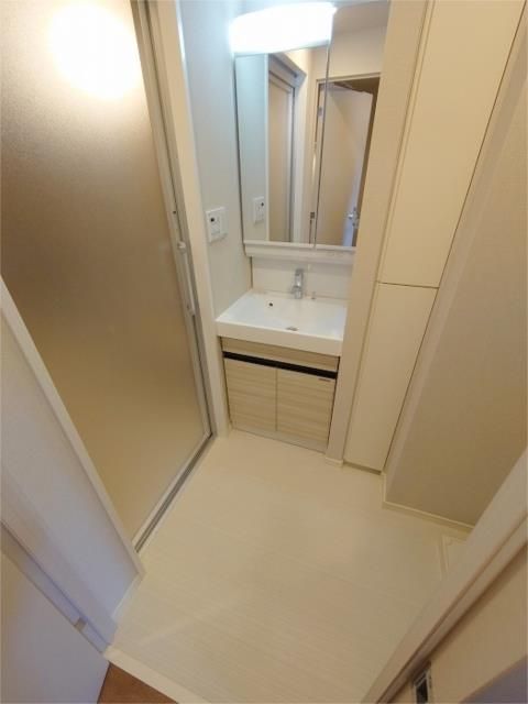 洗面設備　コンパクトで使いやすい洗面所