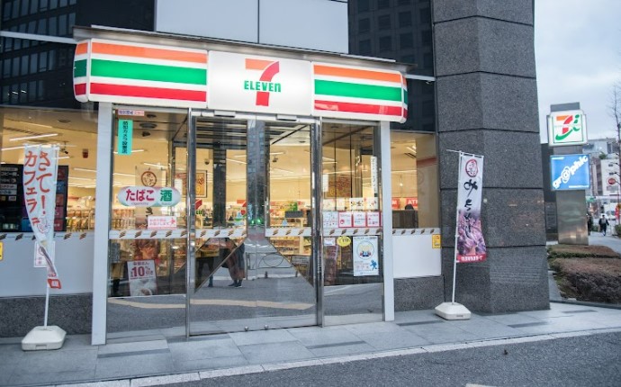 コンビニ　セブンイレブン 虎ノ門5丁目店（コンビニ）まで270m
