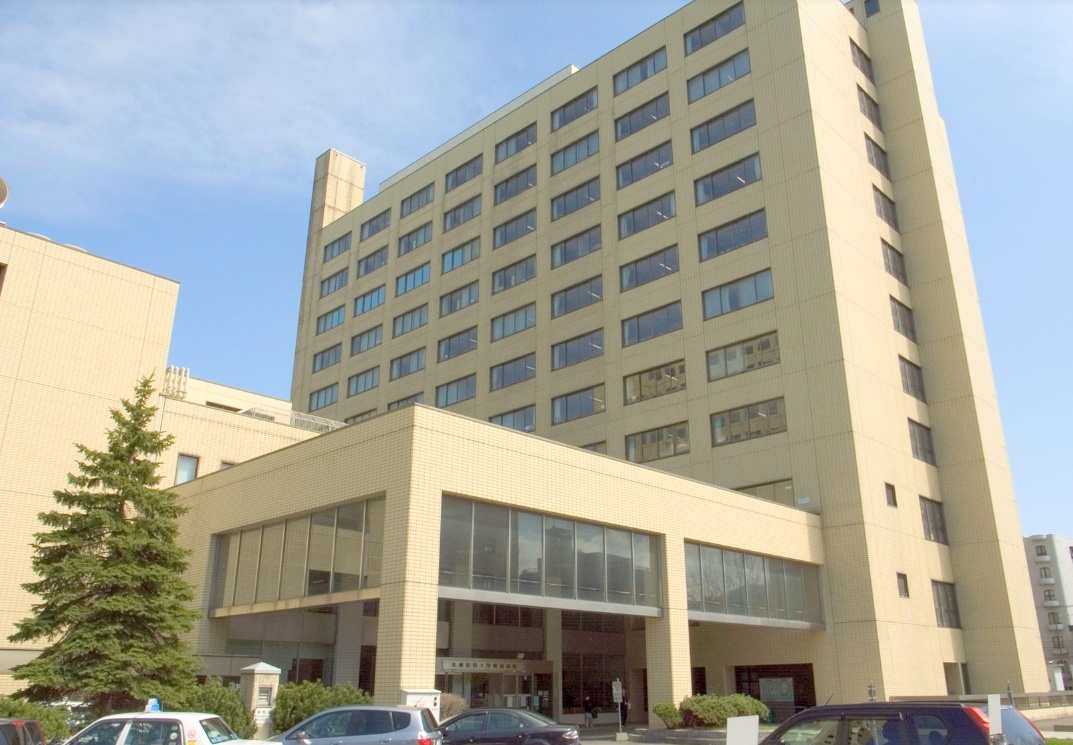 病院　札幌医科大学附属病院（病院）まで422m