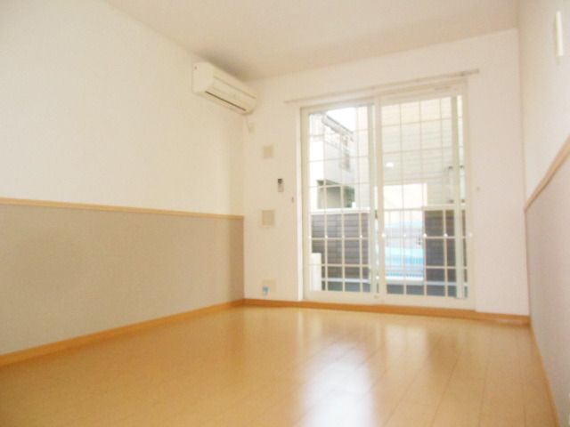 居室・リビング　★明るいフローリングのキレイな洋室です★