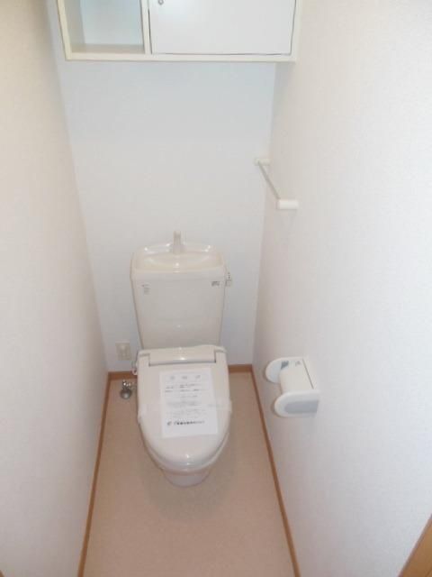 トイレ　★棚付きのキレイなトイレです★