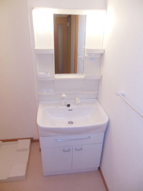 洗面設備　★忙しい朝に便利な独立洗面台★