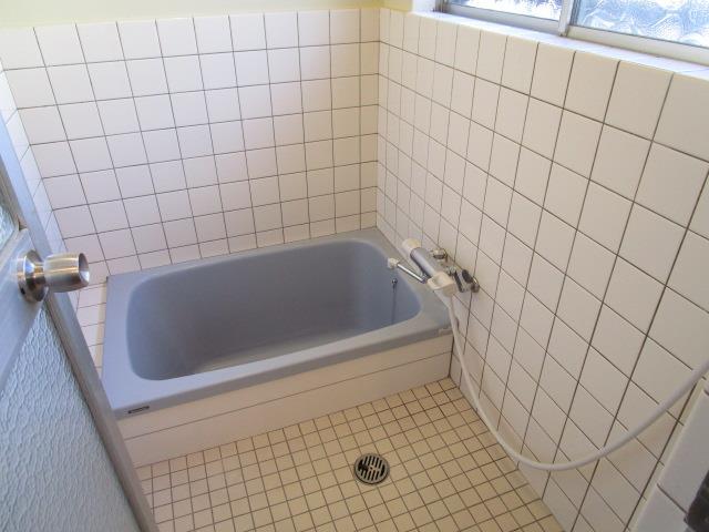 バス・シャワールーム　松山市西長戸町　賃貸一戸建　浴室