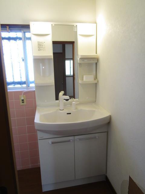 洗面設備　松山市西長戸町　賃貸一戸建　洗面所