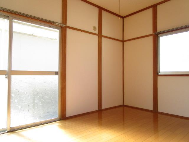 居室・リビング　松山市西長戸町　賃貸一戸建　２Ｆ洋室