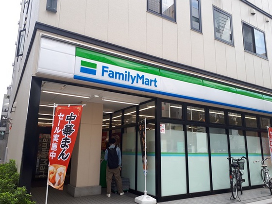 コンビニ　ファミリーマート小伝馬町大門通り（コンビニ）まで210m