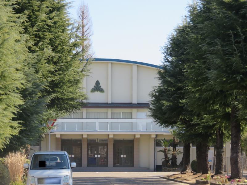 中学校　操山中学校（中学校）まで735m