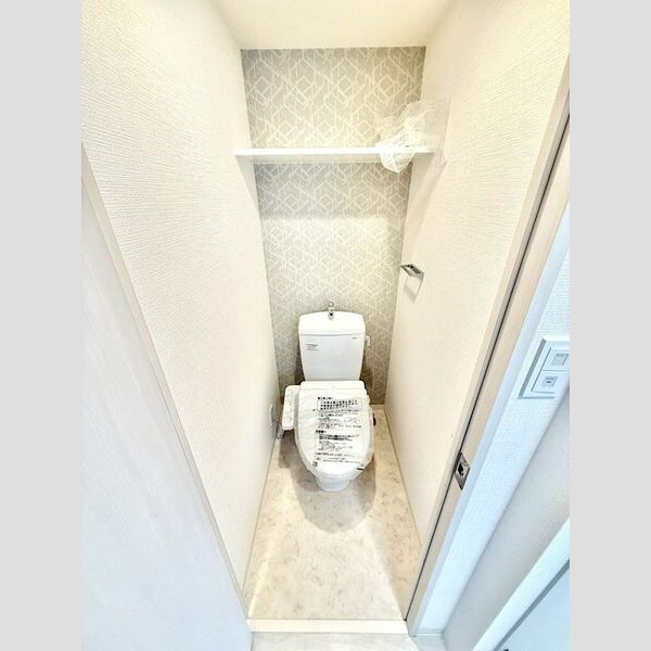 トイレ　（シャワー付き）