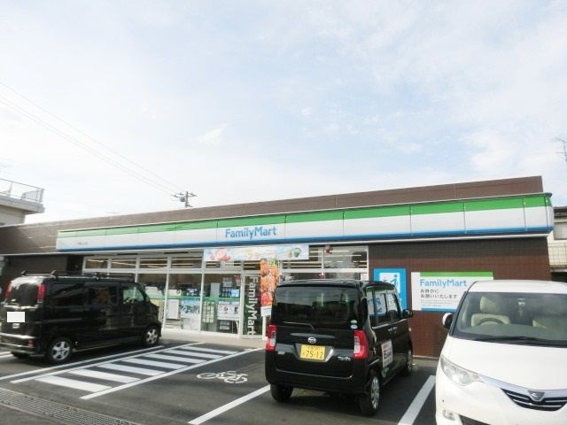 コンビニ　ファミリーマート 千葉松ヶ丘店（コンビニ）まで66m