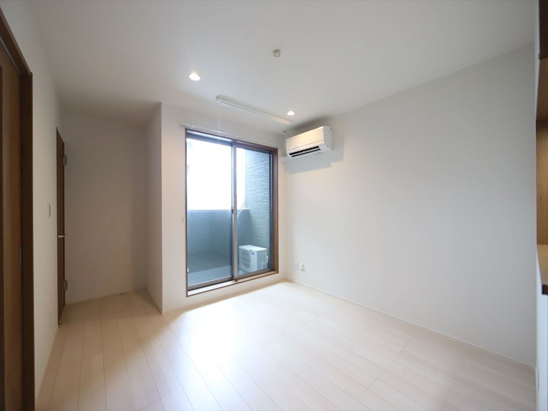 バルコニー　ＬＤＫ10.2帖　エアコン完備　バルコニー　同仕様写真