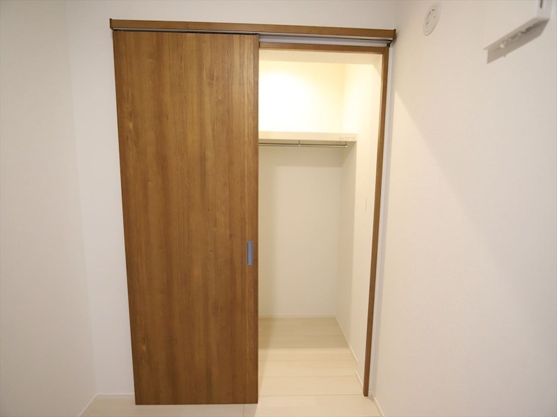 収納　ウォークインクローゼット（収納充実してます）　同仕様写真