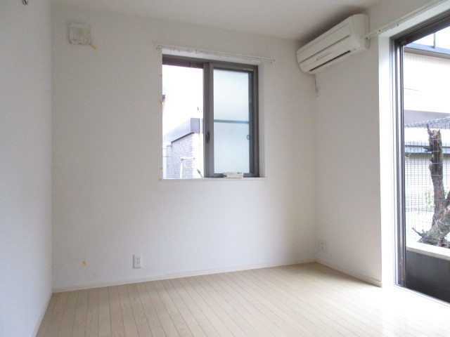 その他部屋・スペース　★床暖房付きの明るいお部屋です★