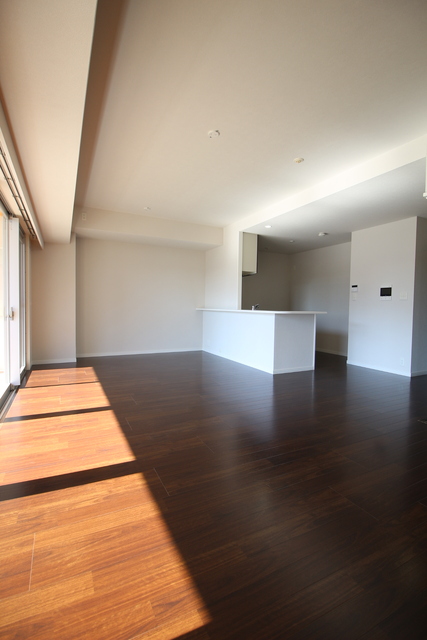 居室・リビング　６２０号室モデルルーム参照※お部屋により色味などが異なる場合