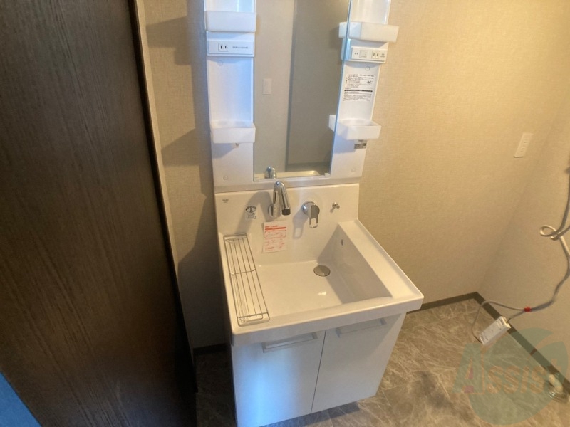 洗面設備　こちらに洗面台があります。朝の洗顔はこちらで。