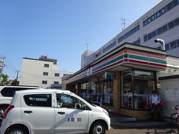コンビニ　セブンイレブン（コンビニ）まで130m