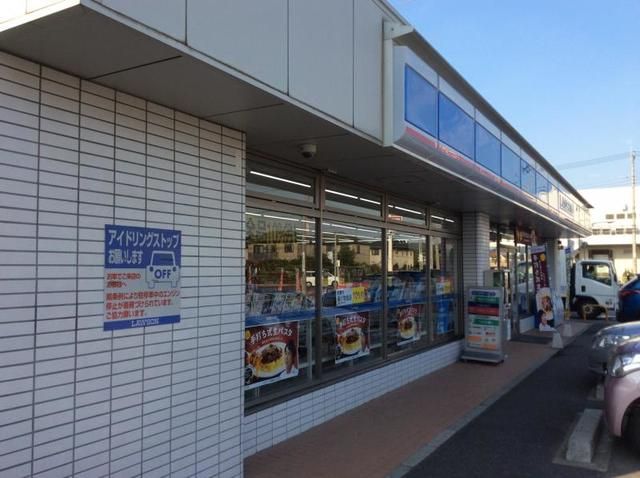 コンビニ　ローソン伊奈小針新宿店.（コンビニ）まで560m