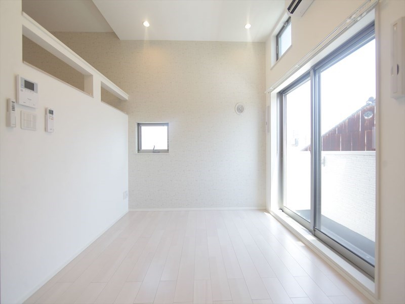 バルコニー　洋室6.5帖　ロフト5.9帖（収納にも寝室にも使えます）