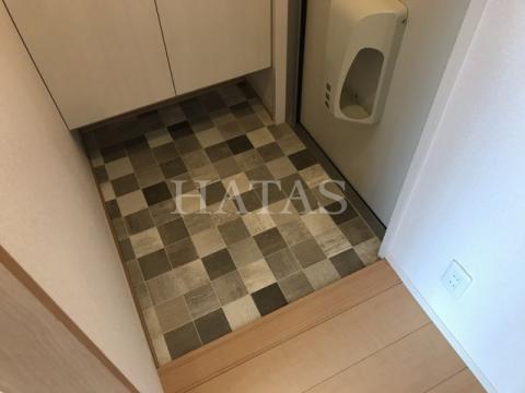 玄関　同物件別部屋です。