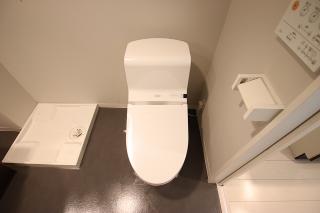 トイレ　※別室の参考写真の為、現況優先です。