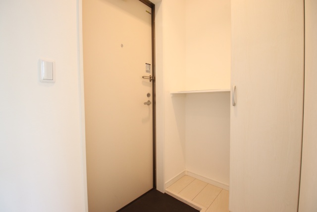 玄関　※別室の参考写真の為、現況優先です。