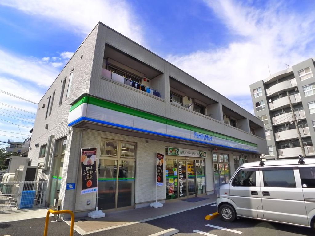 コンビニ　ファミリーマート足立舎人一丁目店（コンビニ）まで50m