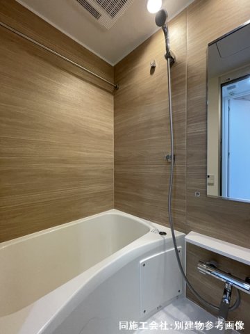 バス・シャワールーム　嬉しい追い焚き・浴室乾燥機付きです♪