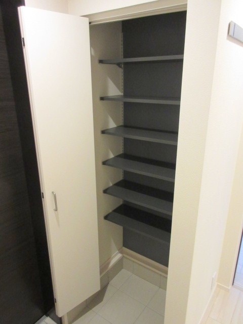 玄関　玄関横の高さのあるシューズボックス