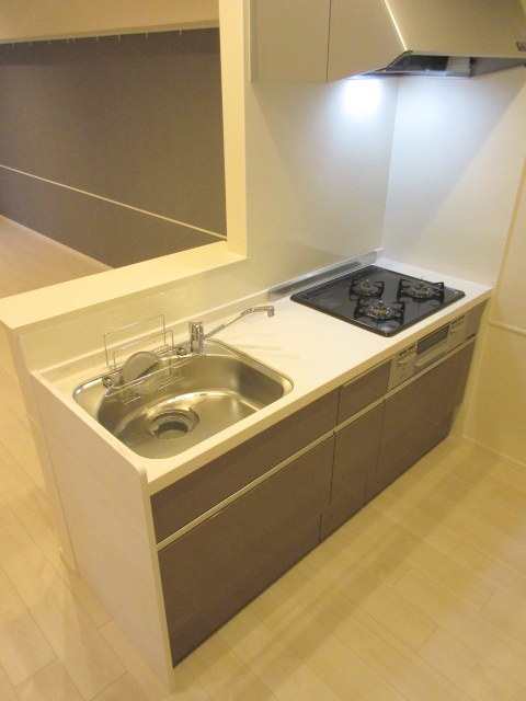 キッチン　人気のカウンターキッチン　料理の幅が広がるグリル付き3口ガス