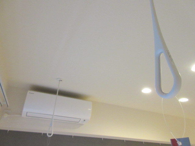 その他設備　雨の日でも便利なハンガーバー