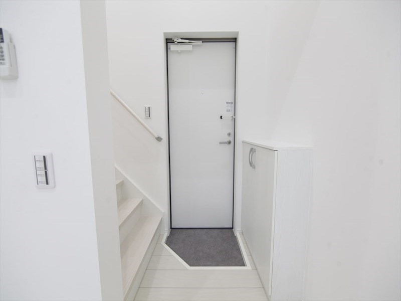 玄関　玄関　シューズボックス付