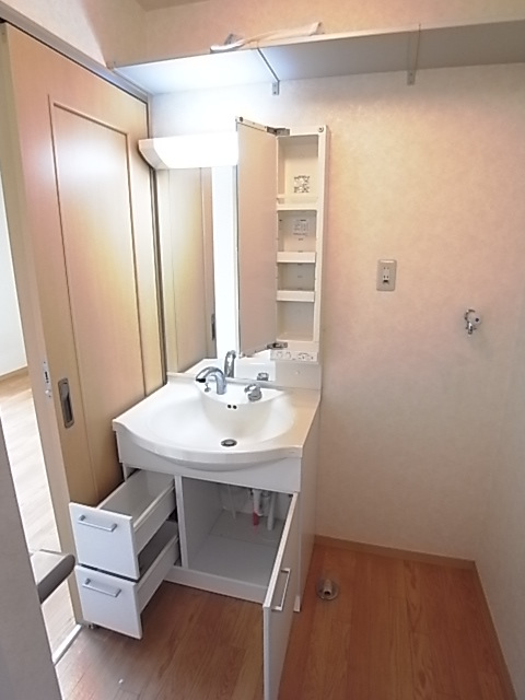 洗面設備　二面鏡付洗面台