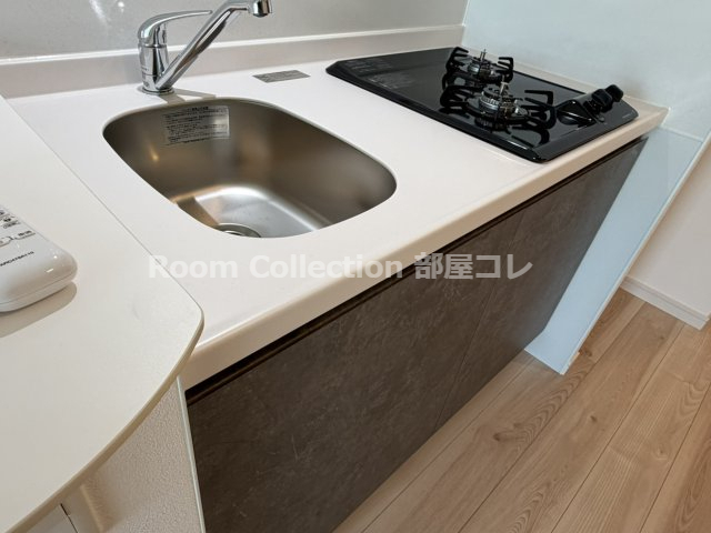 キッチン　※同物件他部屋写真 反転、色違いの場合有 現況優先