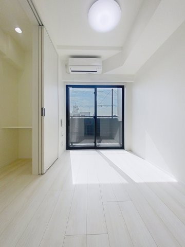 居室・リビング　個人の部屋や寝室として使える洋室です