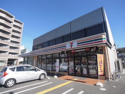 コンビニ　セブンイレブン　奈良三碓2丁目店（コンビニ）まで466m