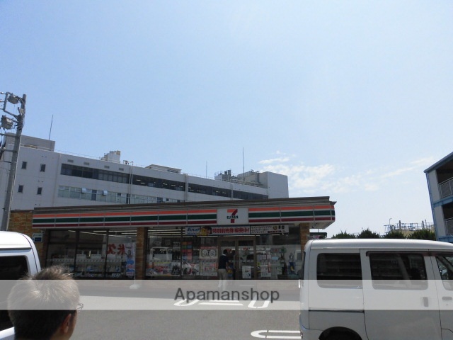 コンビニ　セブンイレブン（コンビニ）まで674m