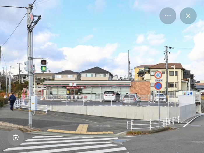 コンビニ　コンビニ（コンビニ）まで550m