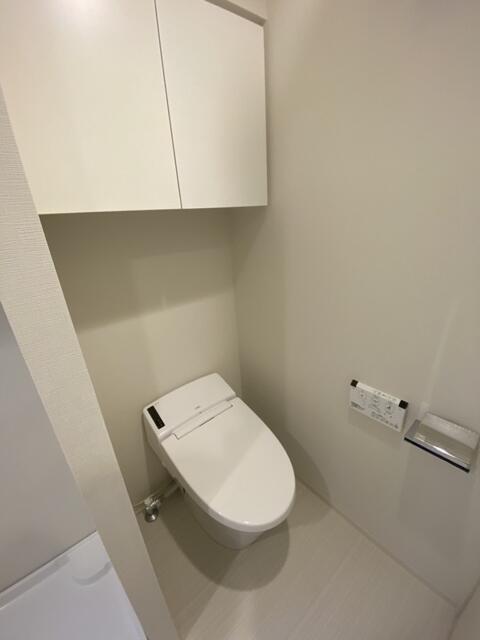 トイレ　同物件別部屋写真