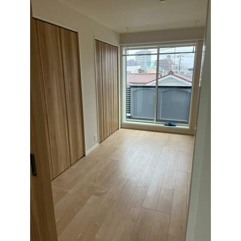 居室・リビング　木目調なおしゃれな洋室♪