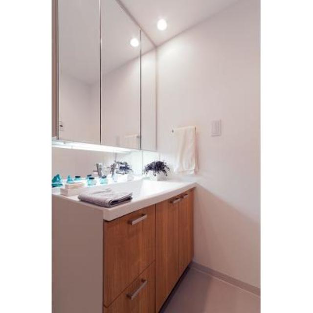 洗面設備　※写真は同タイプ住戸です。