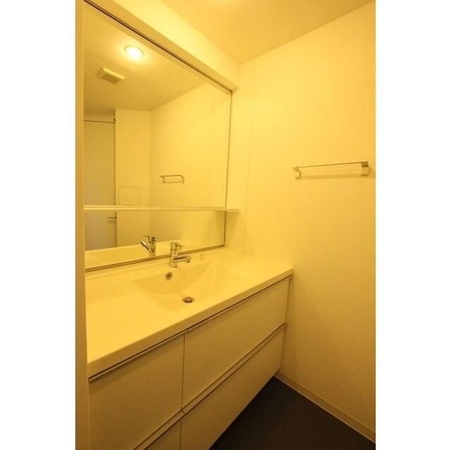 洗面設備　脱衣スペースもあります