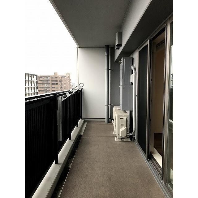 バルコニー　暖かな日差しのふりそそぐバルコニー