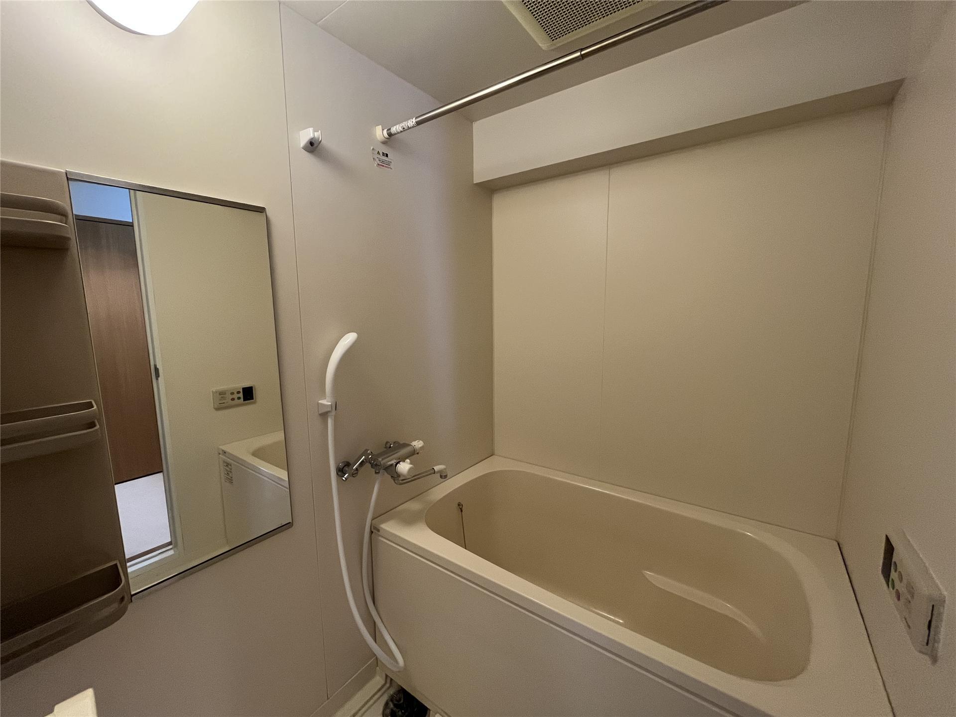 バス・シャワールーム　追い焚き付きのお風呂です