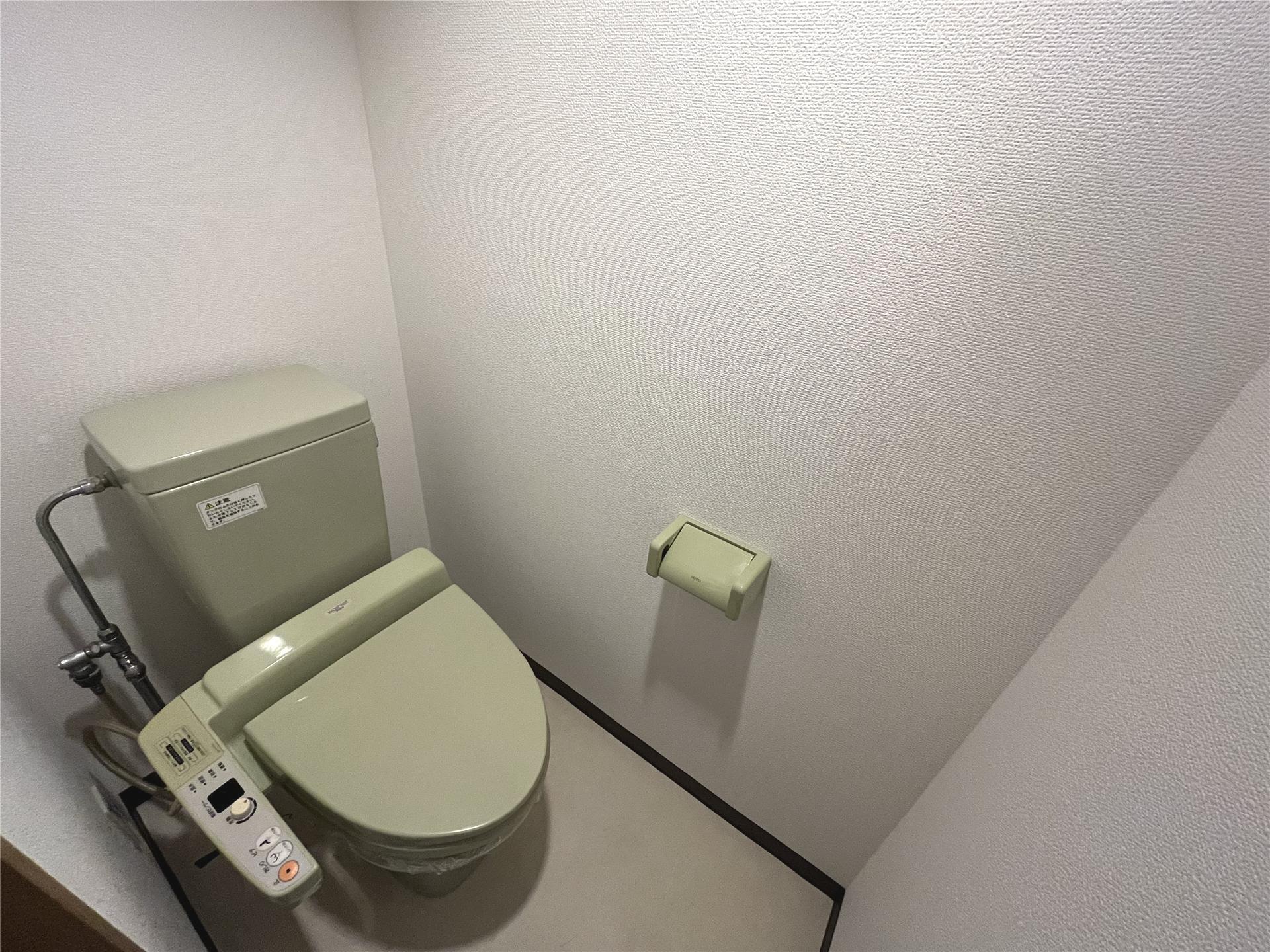 トイレ　温水洗浄便座付きのトイレです