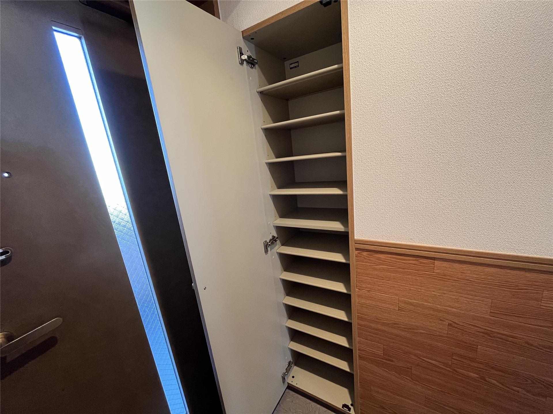 玄関　シューズボックス付きの玄関です