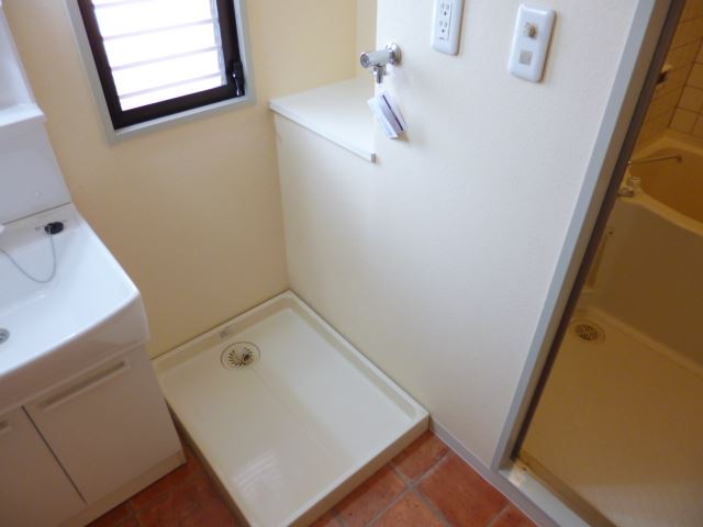 その他部屋・スペース　洗面所の室内洗濯機置き場です