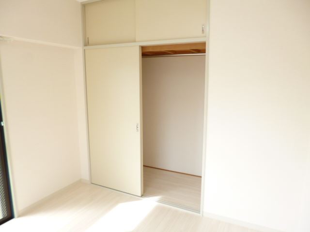 収納　お洋服をかけて収納できます