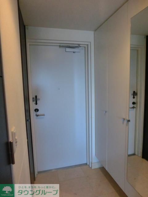 玄関　大きな下駄箱付の玄関