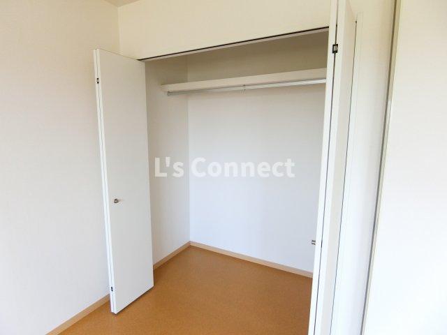 収納　クローゼットでお荷物もすっきり収納。