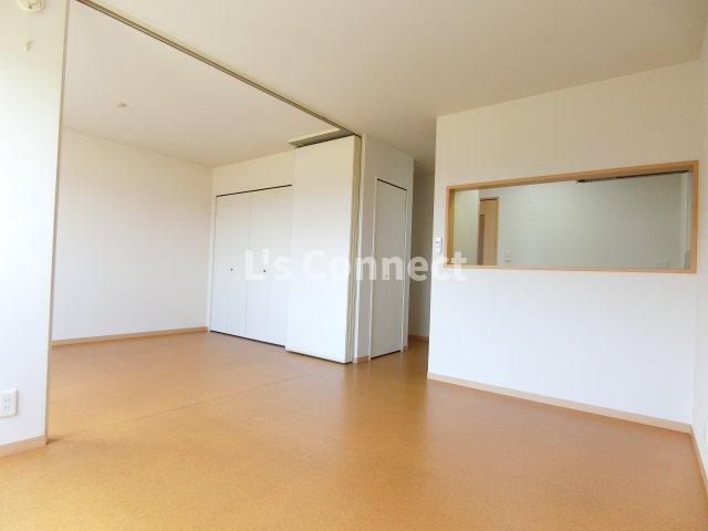 居室・リビング　９．５帖のＤＫスペース。カウンターキッチンです。